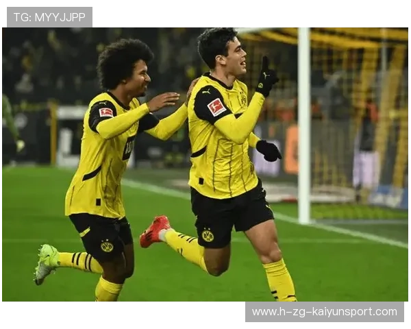 多特雷纳斜线传球助攻锋线顺势破门，完美演绎足球场上的精彩瞬间